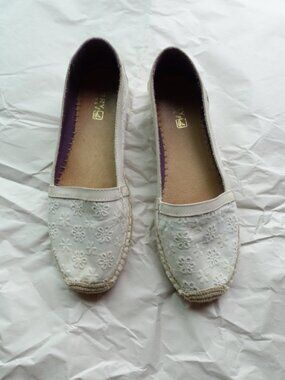 Sperry White Floral Eyelet Ballet Flats NWOT